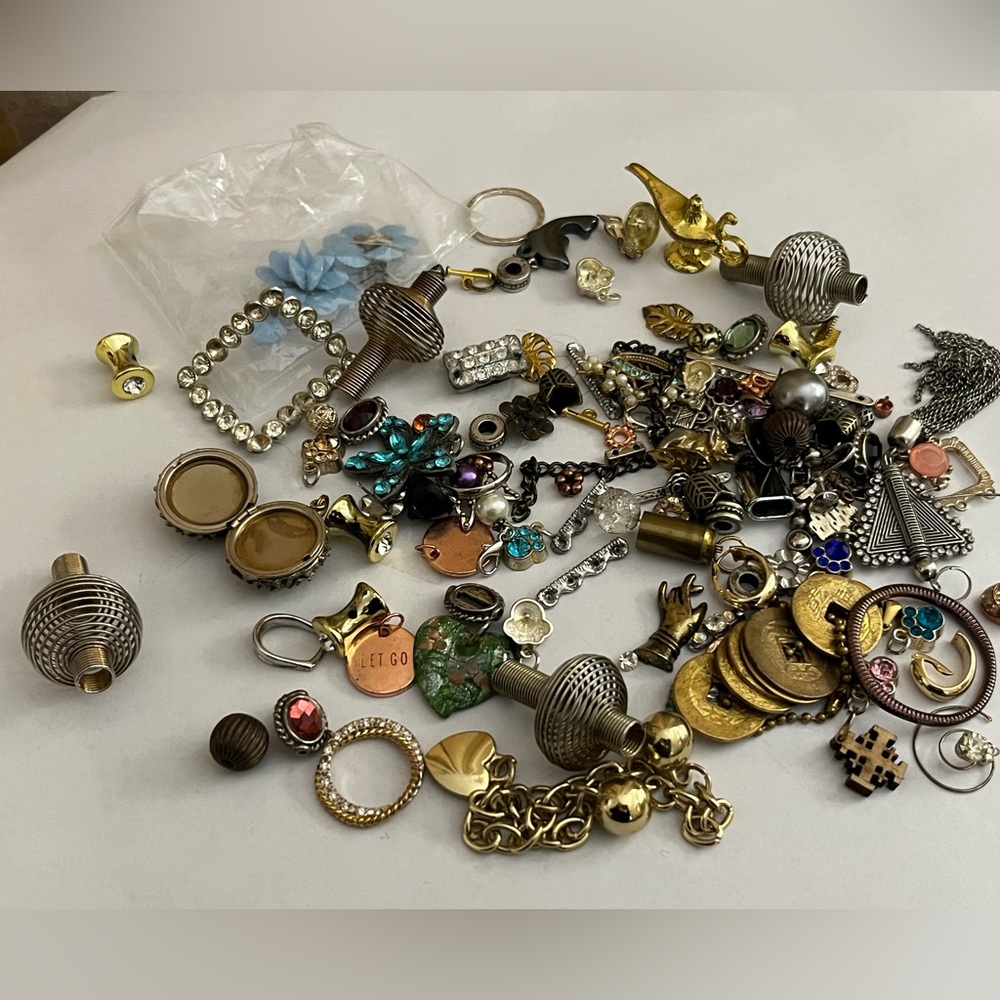 Vintage Jewelry Jar with various mixed materials for endless possibilities - Picture 4 of 7